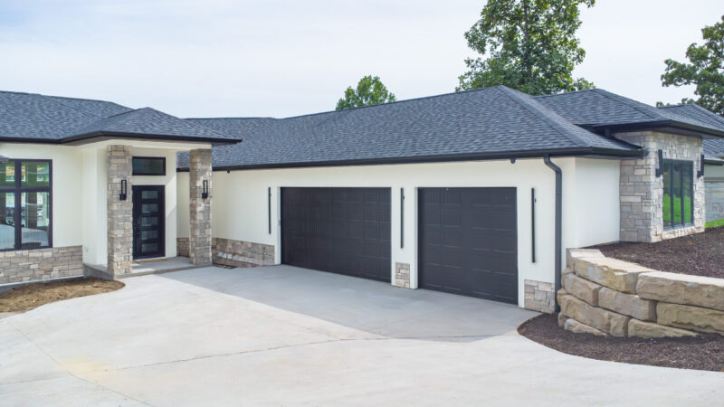 Luxury Modern Osage Beach Home 3 car garage